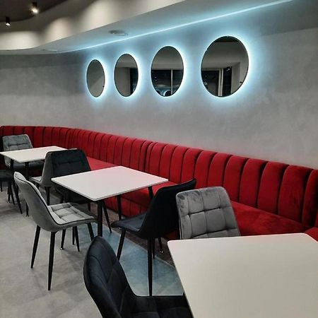 Red Cube Hotel Kamianets-Podilskyi Exterior photo