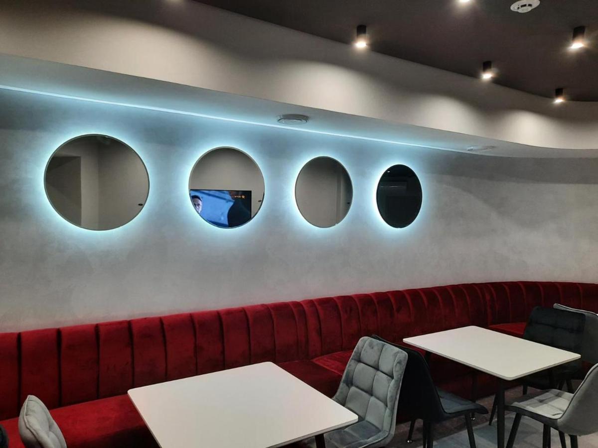 Red Cube Hotel Kamianets-Podilskyi Exterior photo